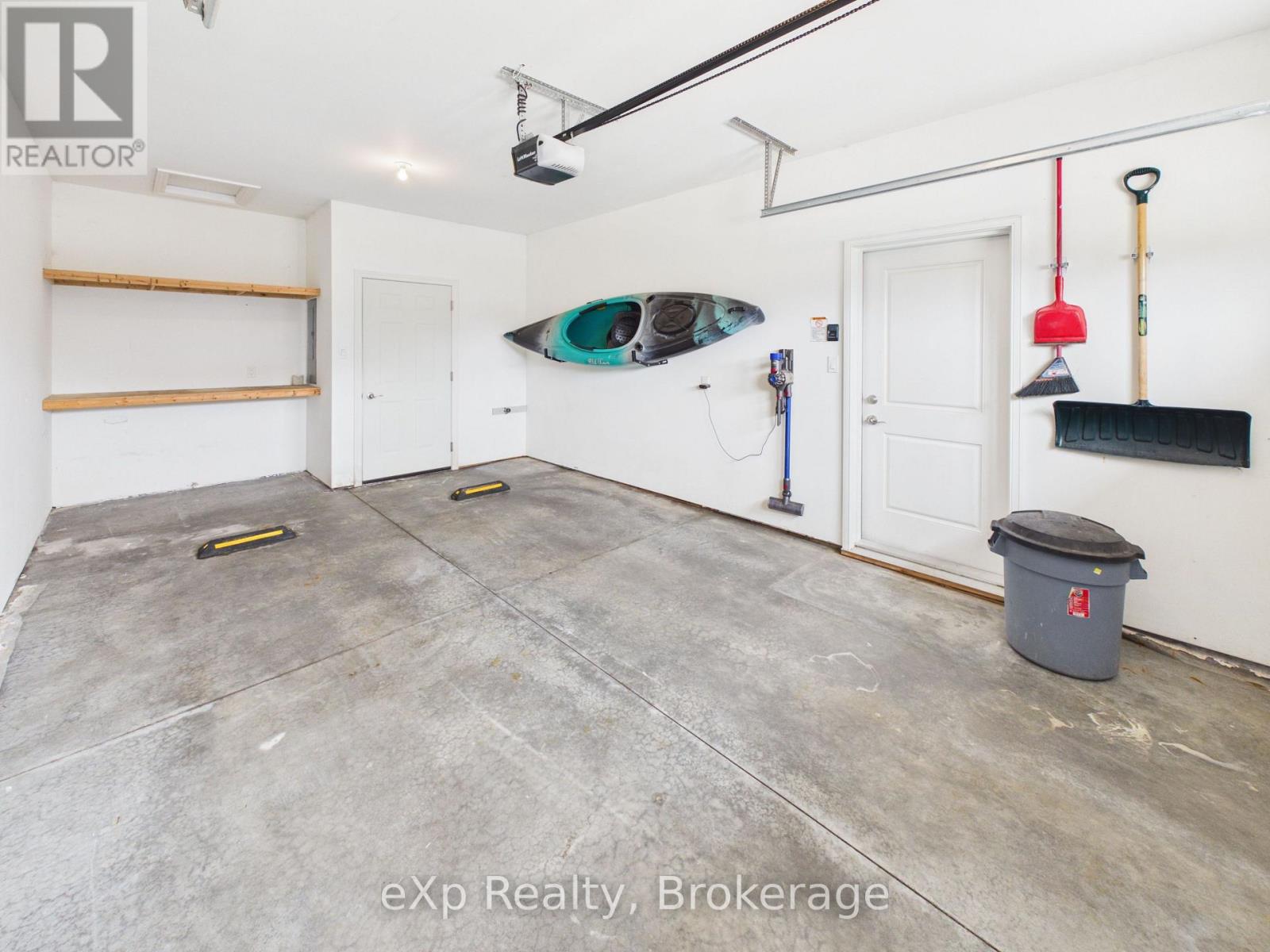 #11 1050 WATERLOO STREET - 23