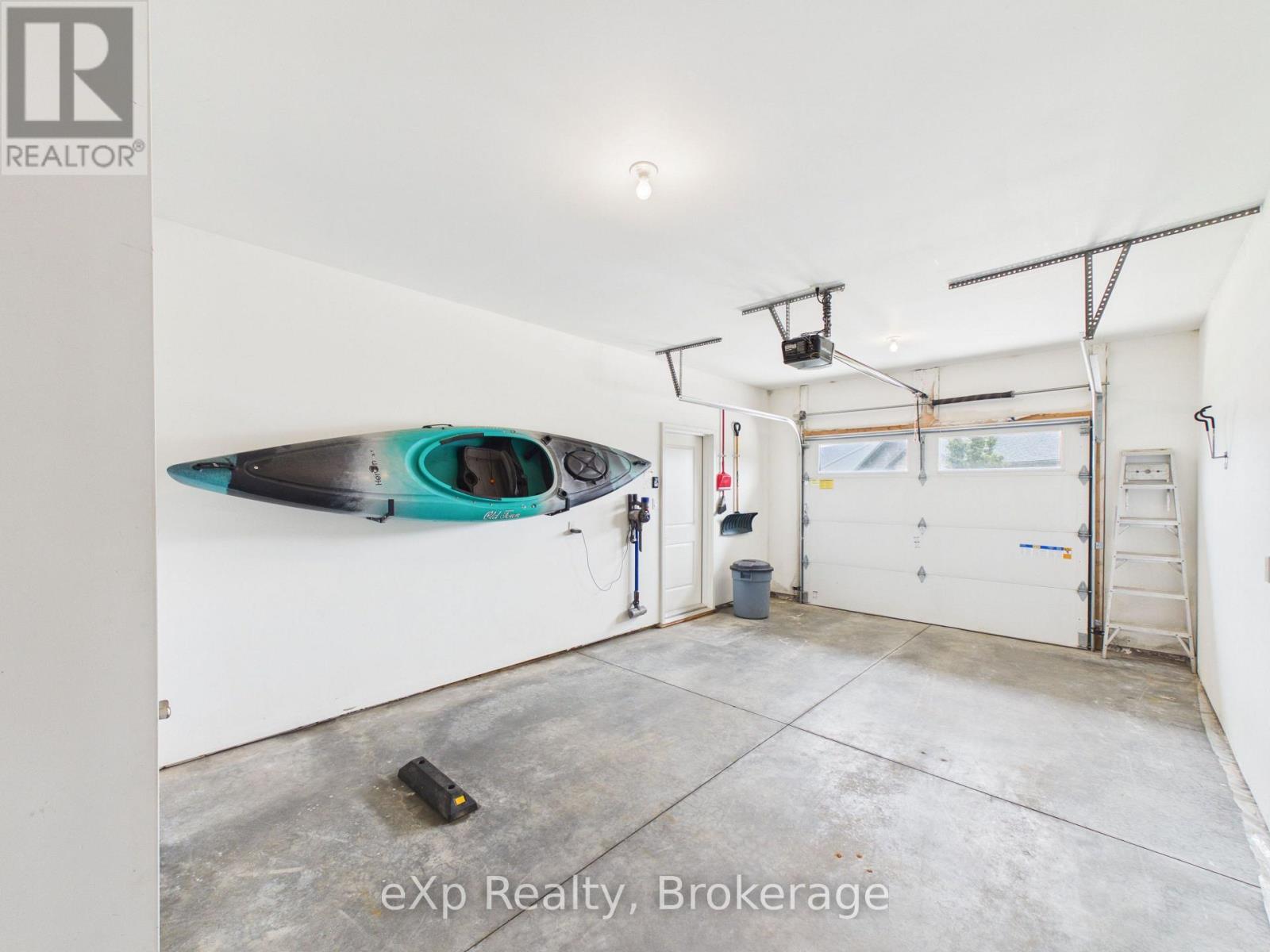 #11 1050 WATERLOO STREET - 24