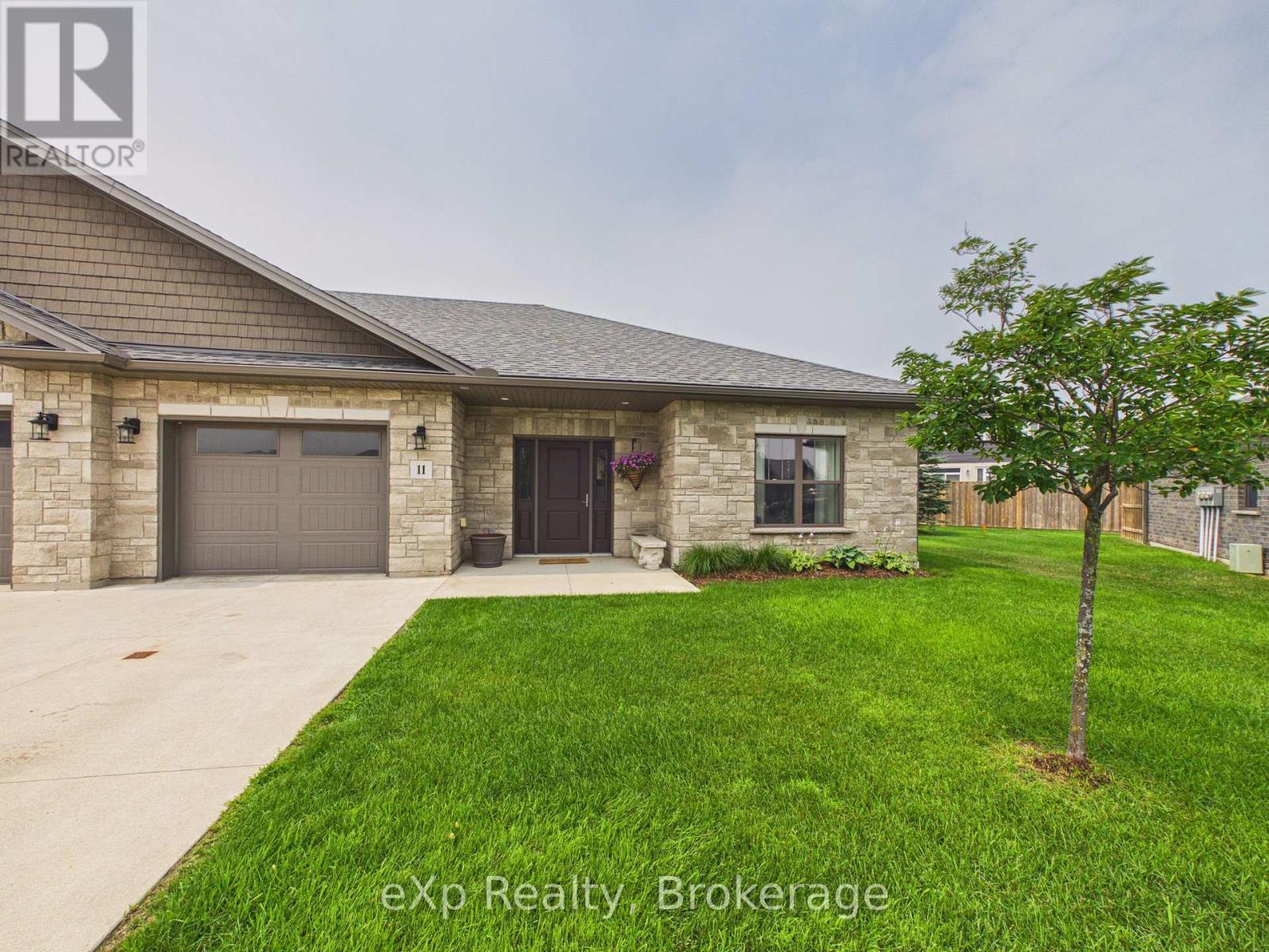 #11 1050 WATERLOO STREET - 5