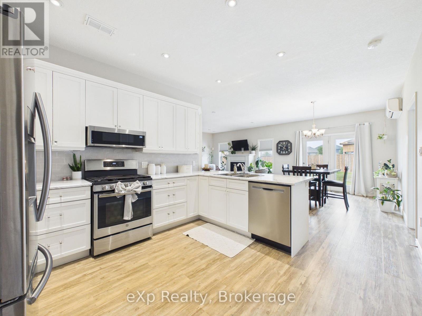#11 1050 WATERLOO STREET - 8