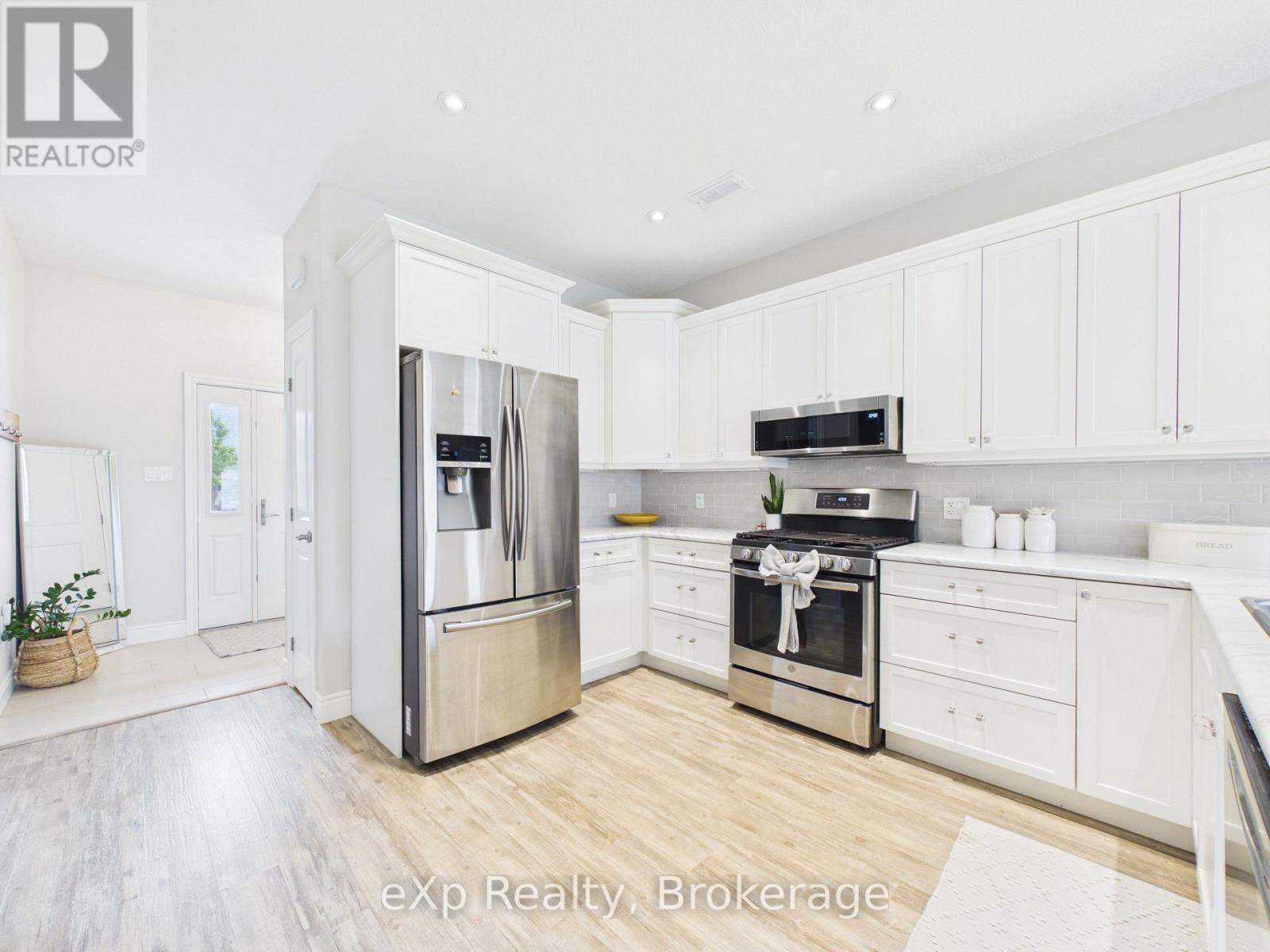 #11 1050 WATERLOO STREET - 9
