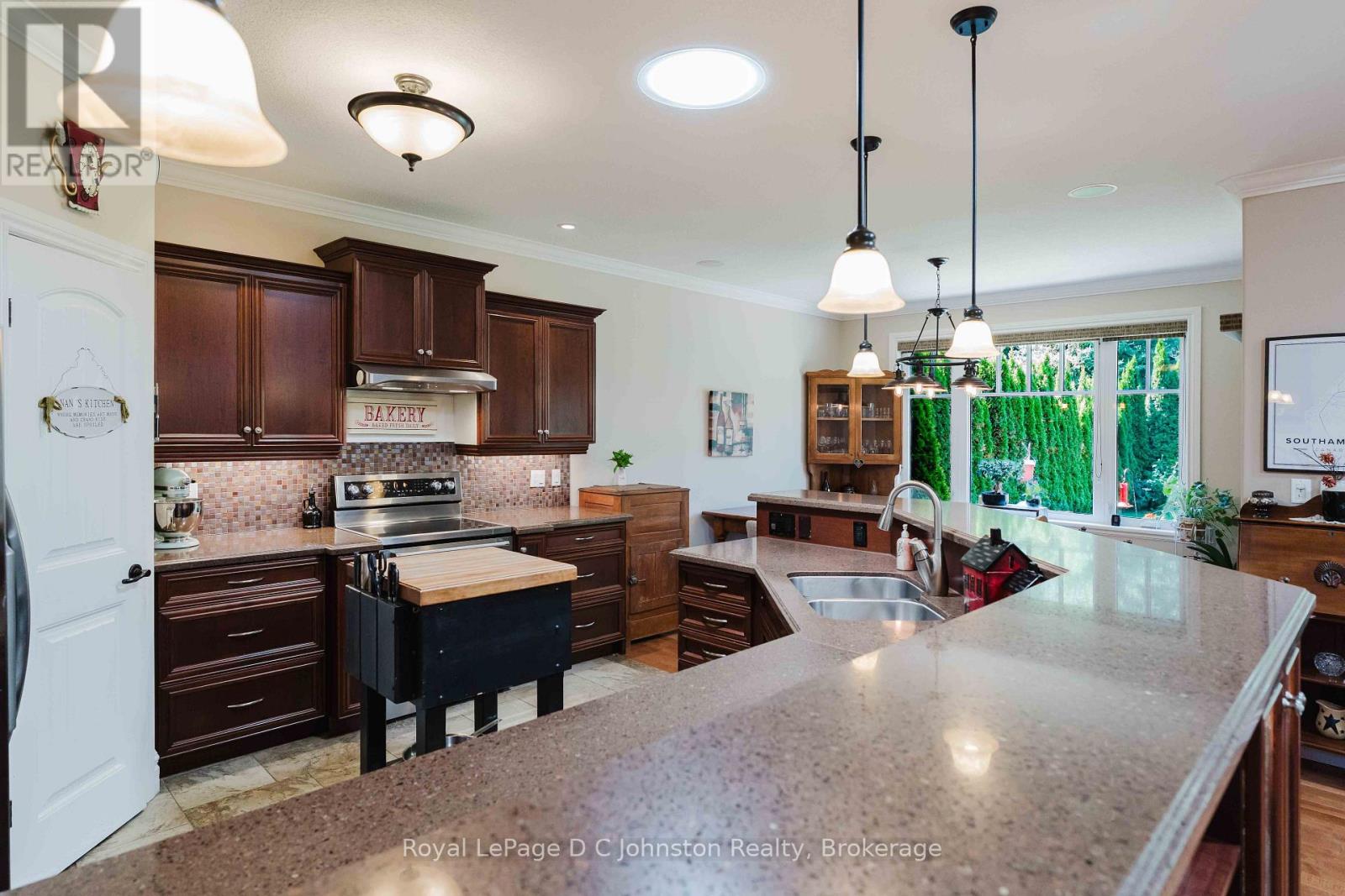 569 CREEKWOOD DRIVE - 16