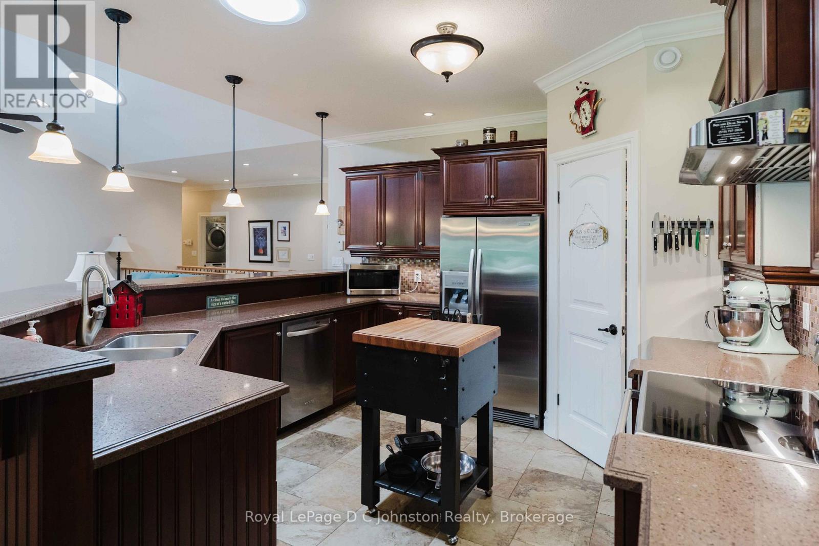 569 CREEKWOOD DRIVE - 17