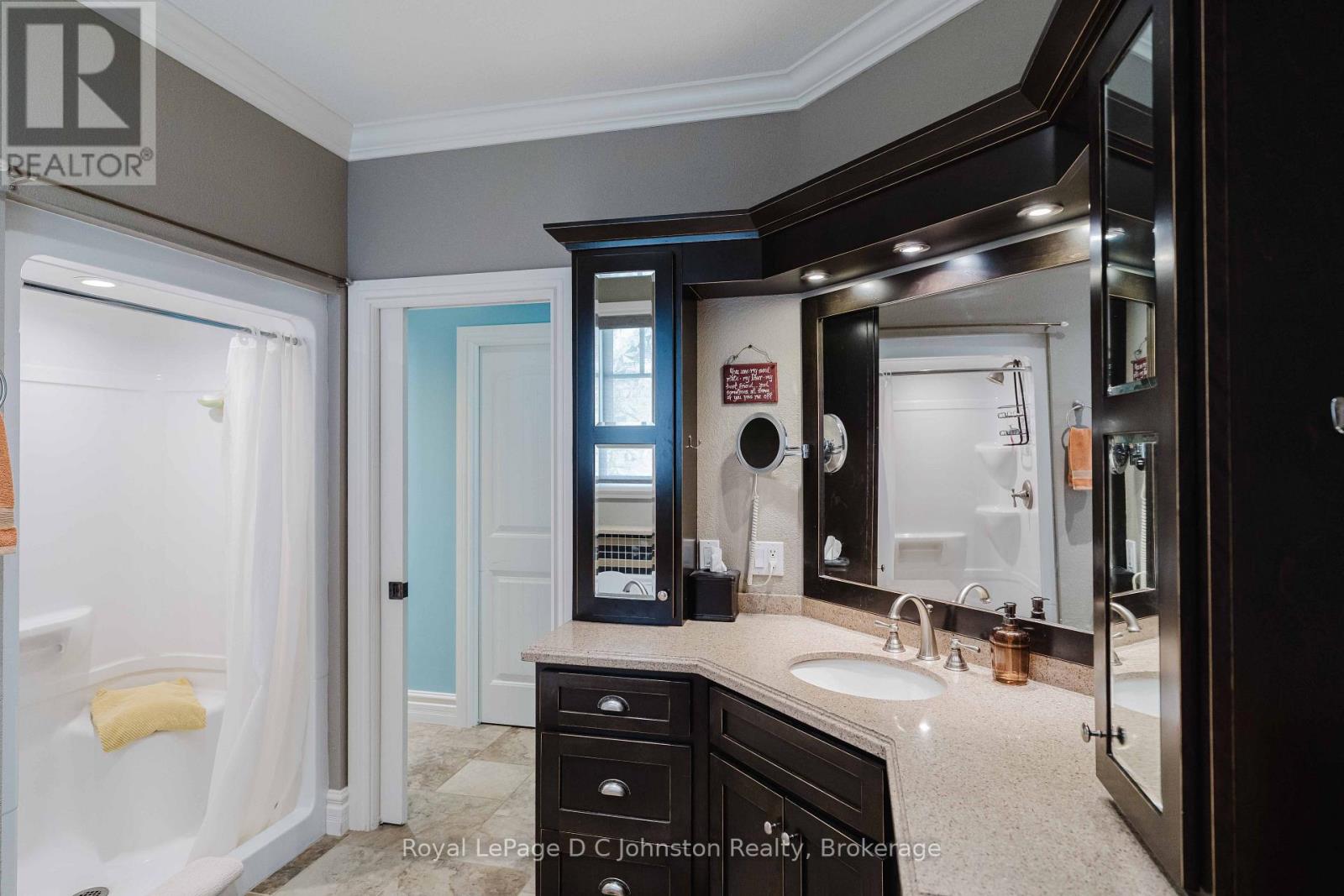 569 CREEKWOOD DRIVE - 21