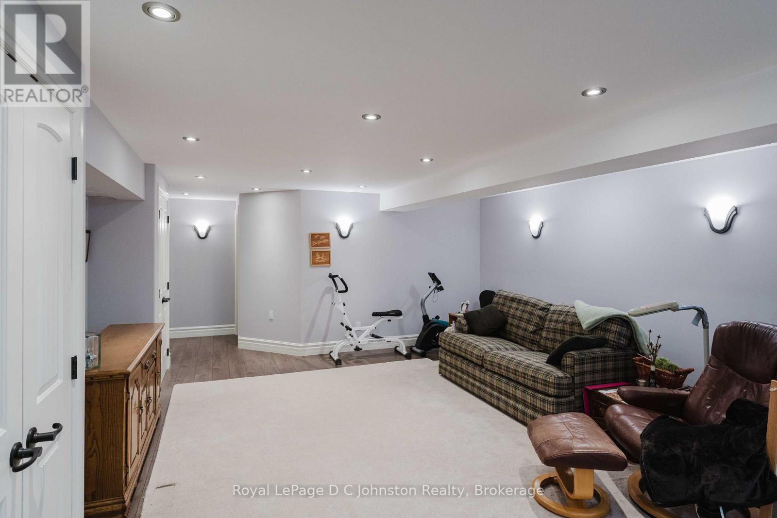 569 CREEKWOOD DRIVE - 28
