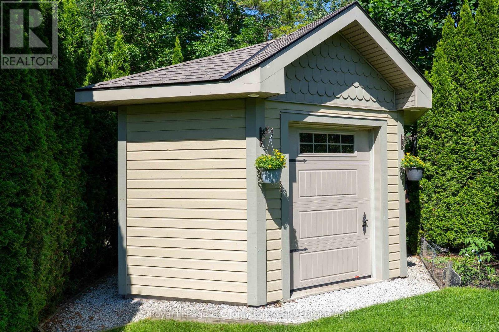 569 CREEKWOOD DRIVE - 36