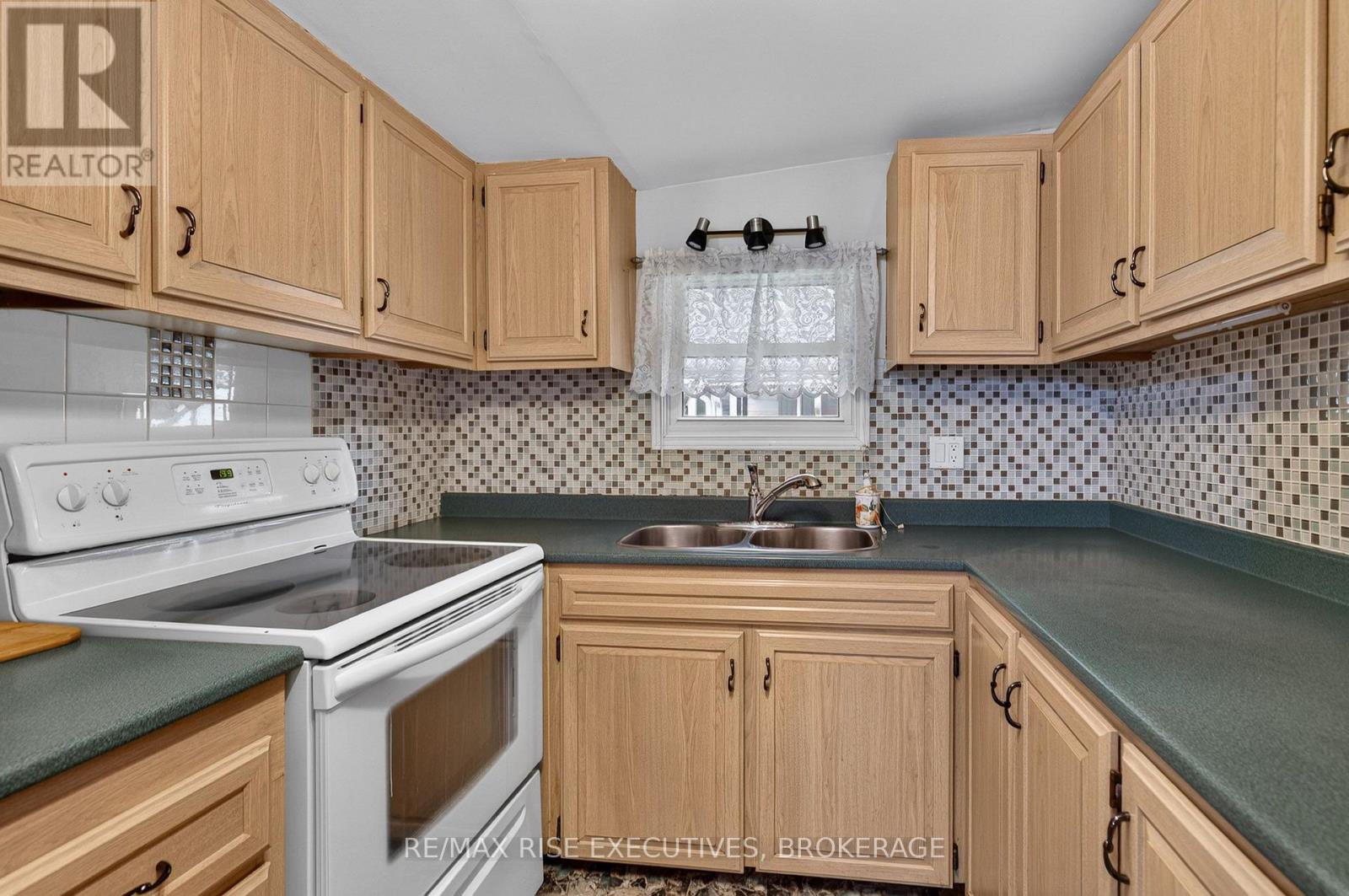 18 WENTWORTH DRIVE - 11