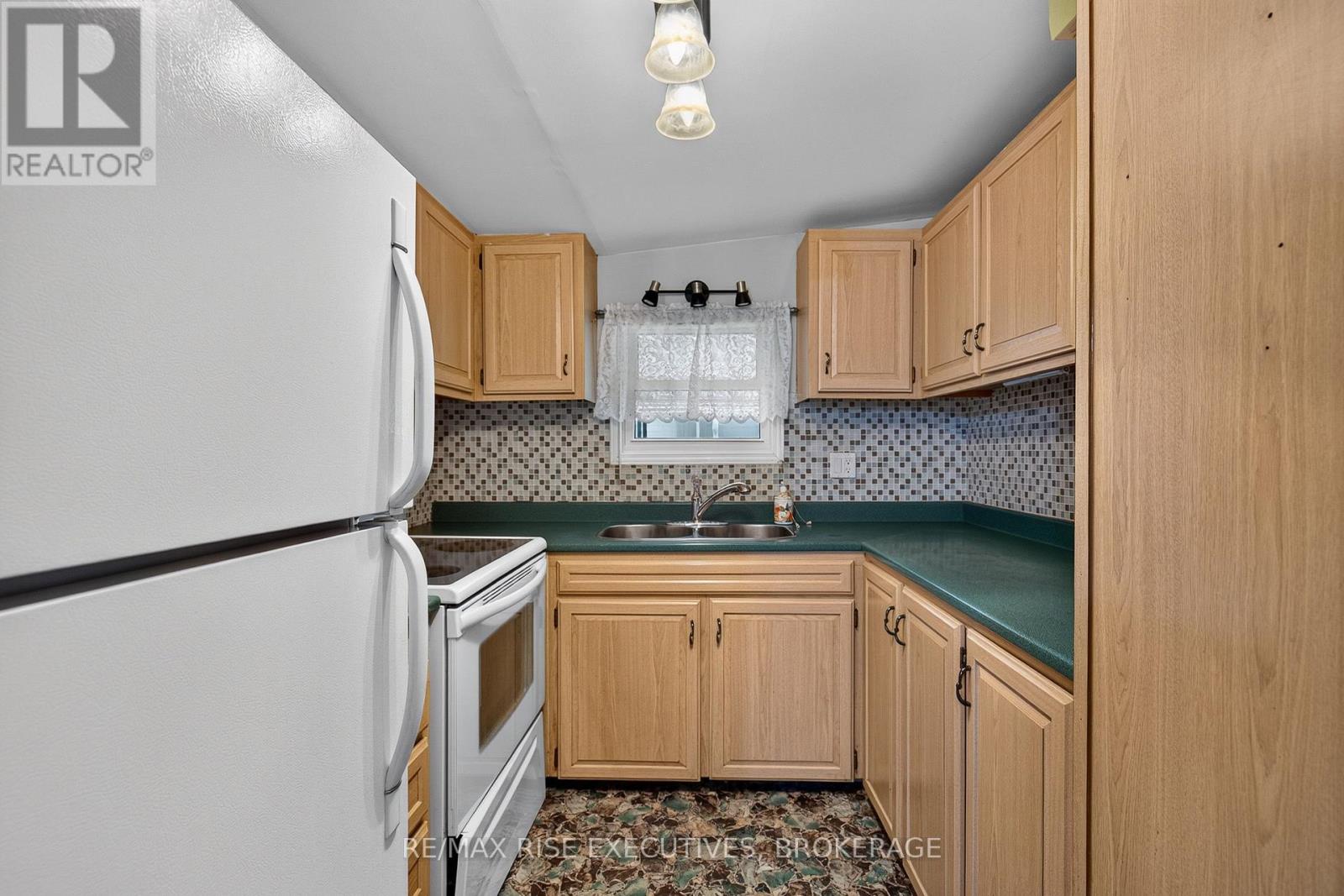 18 WENTWORTH DRIVE - 12