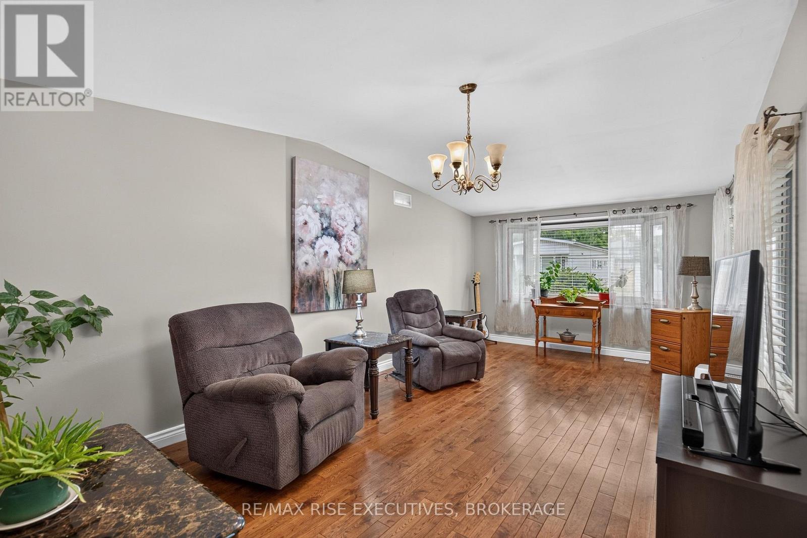 18 WENTWORTH DRIVE - 14