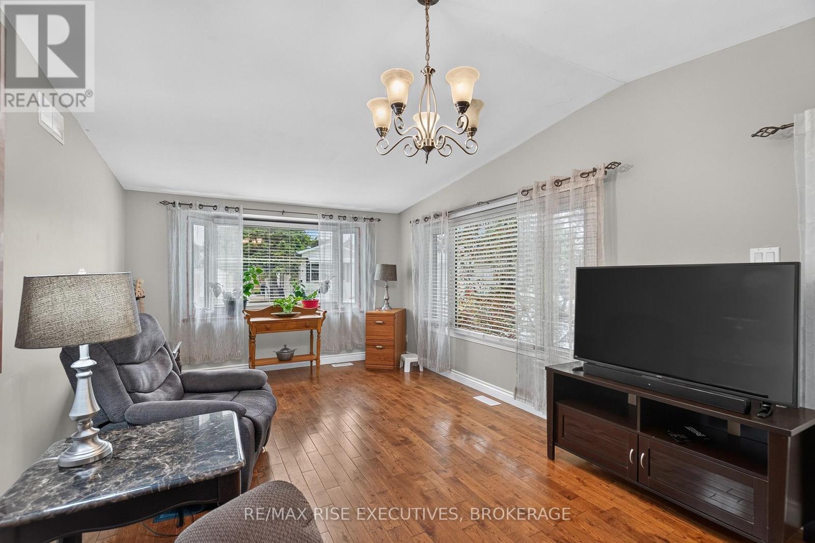 18 WENTWORTH DRIVE - 15