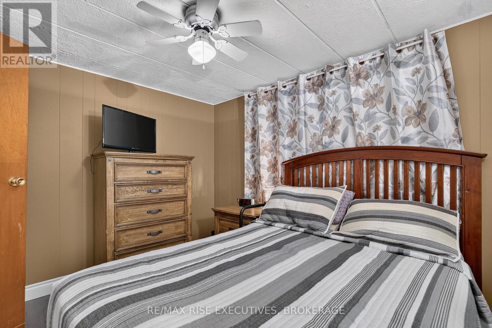18 WENTWORTH DRIVE - 23