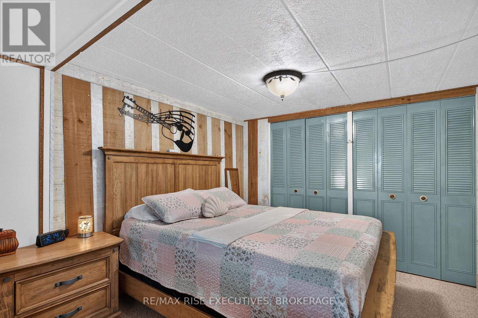 18 WENTWORTH DRIVE - 24