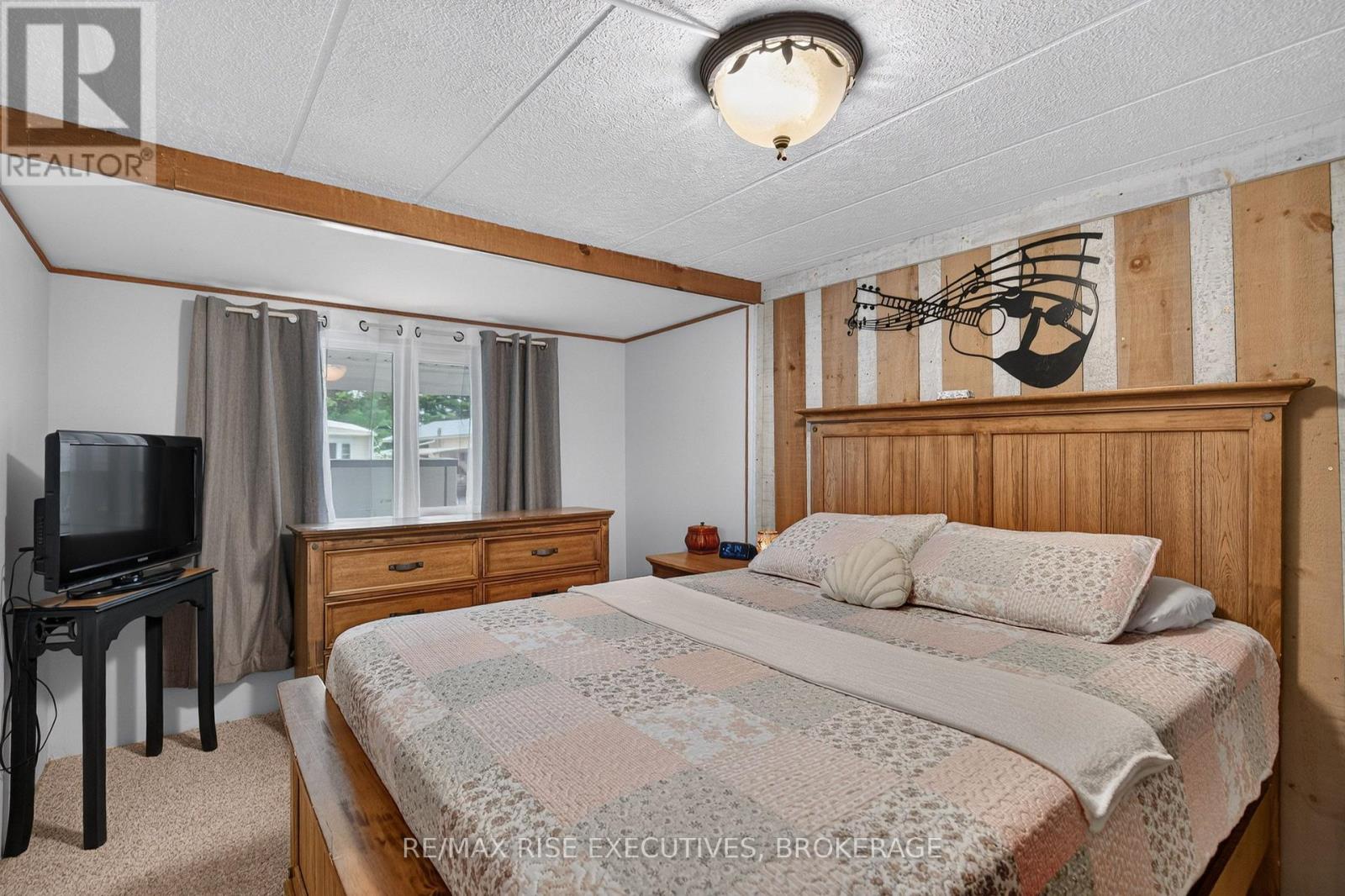 18 WENTWORTH DRIVE - 25
