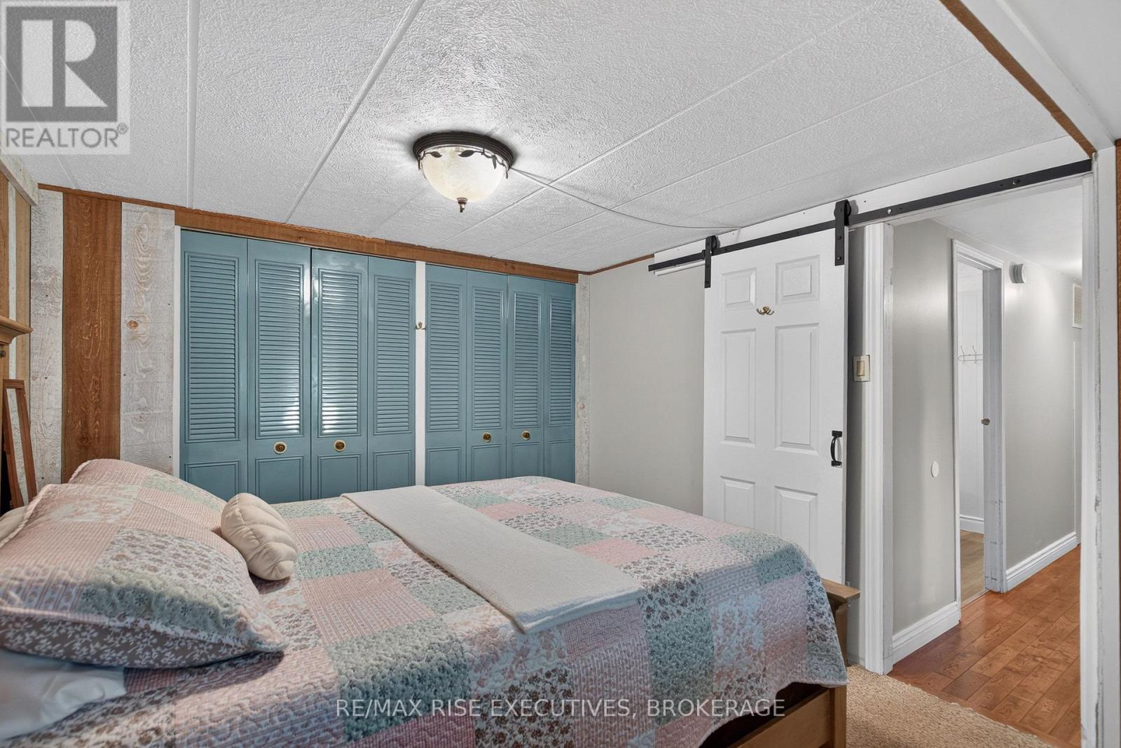 18 WENTWORTH DRIVE - 27