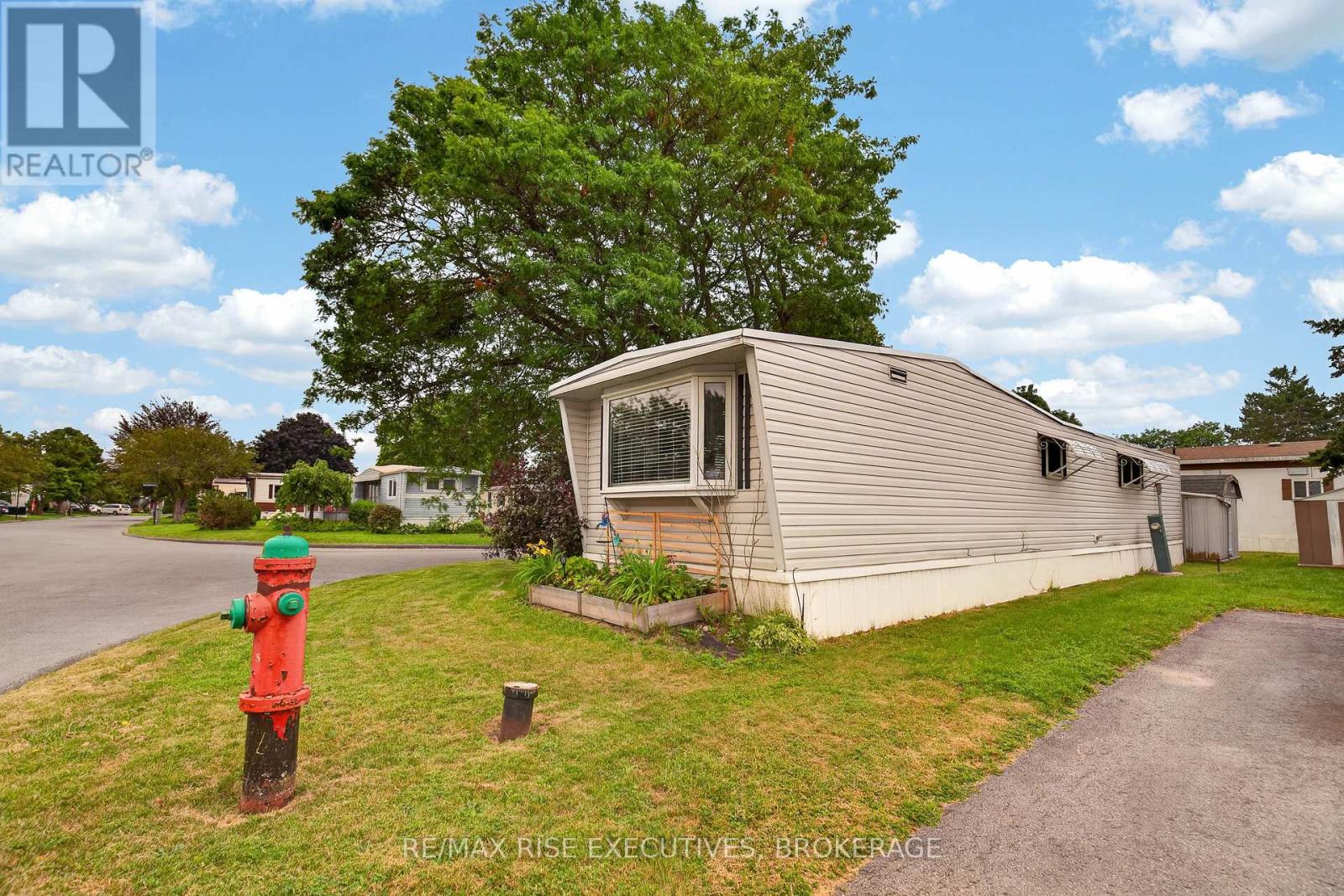 18 WENTWORTH DRIVE - 30