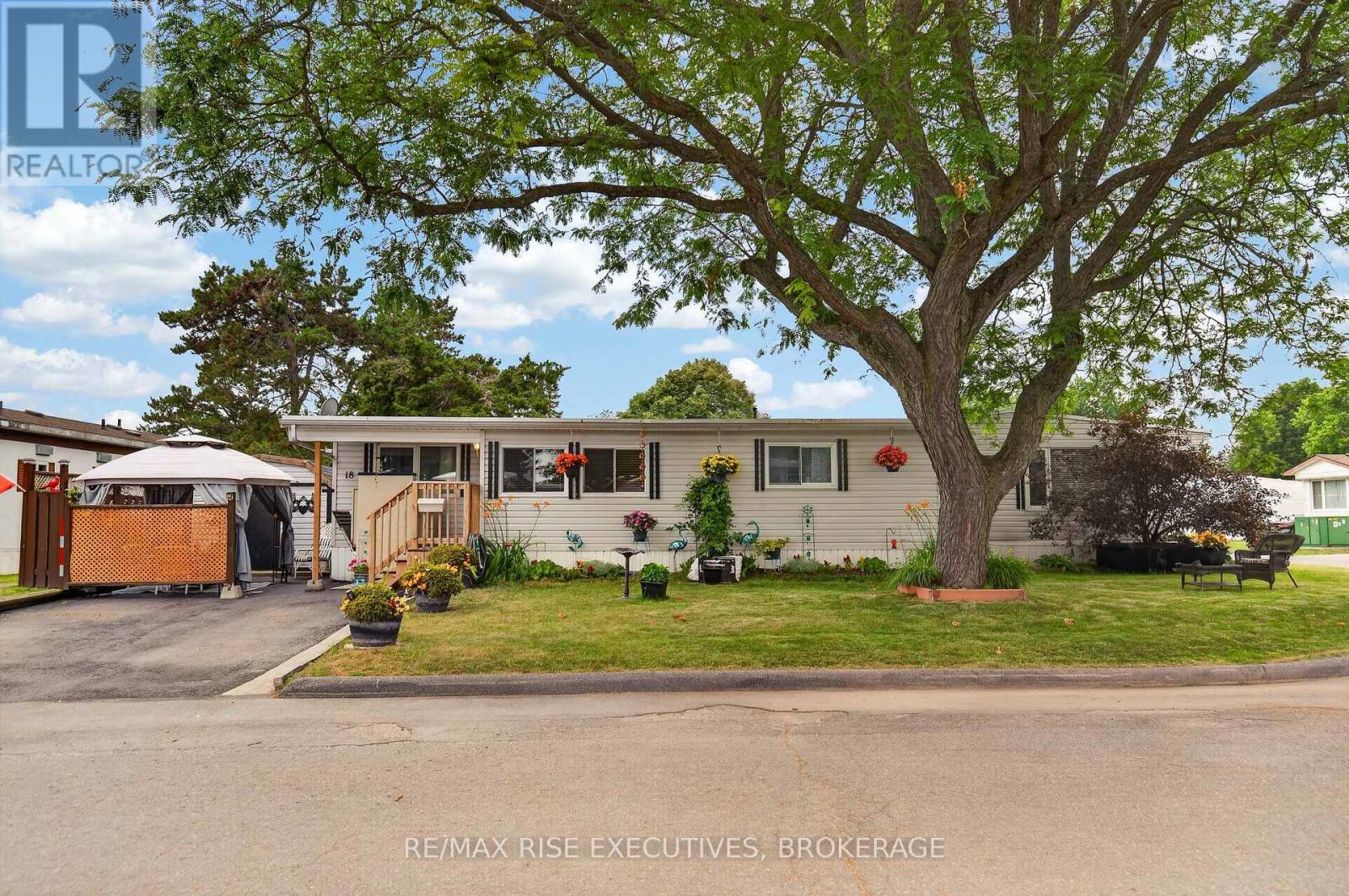 18 WENTWORTH DRIVE - 32