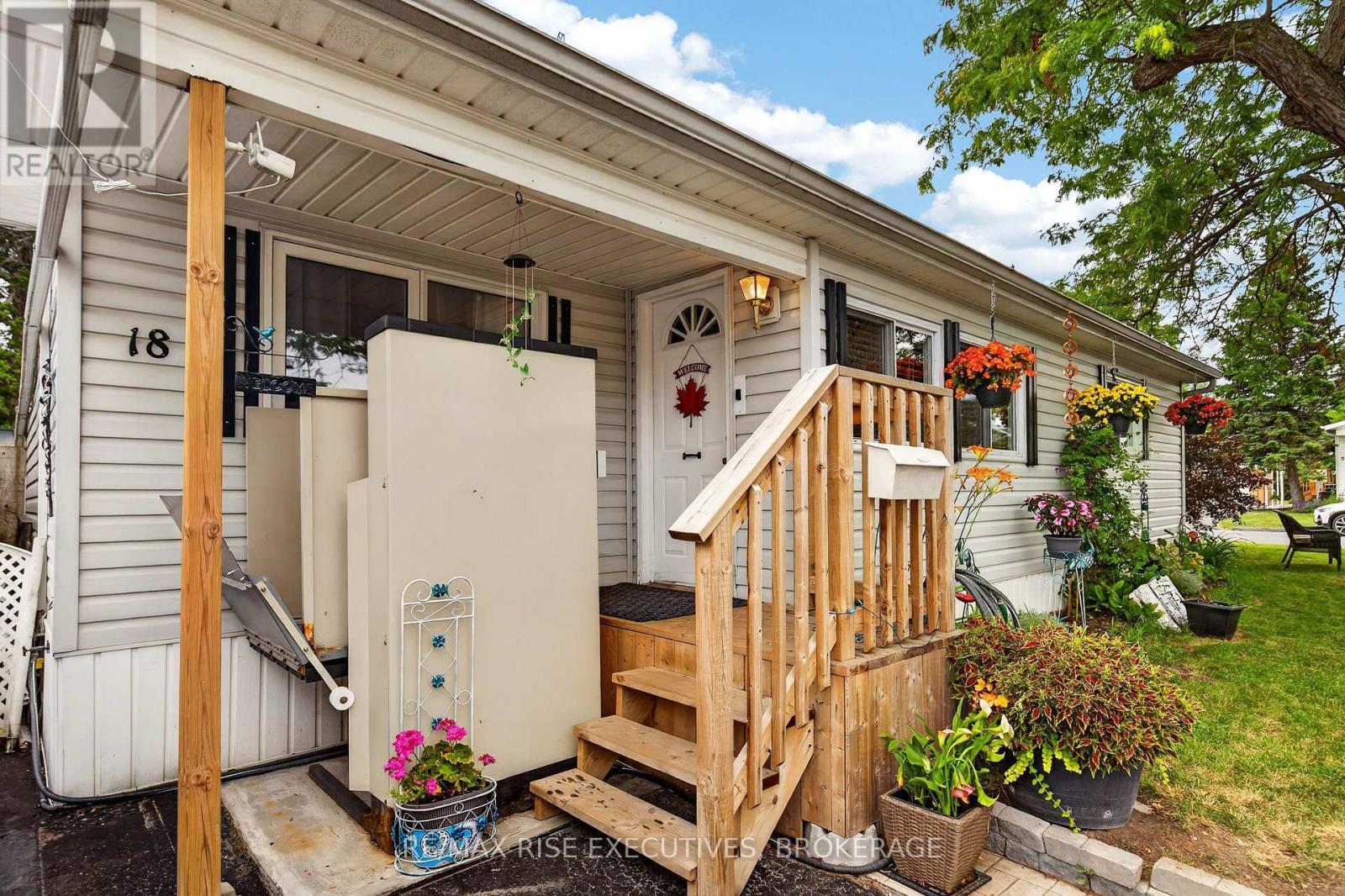 18 WENTWORTH DRIVE - 34