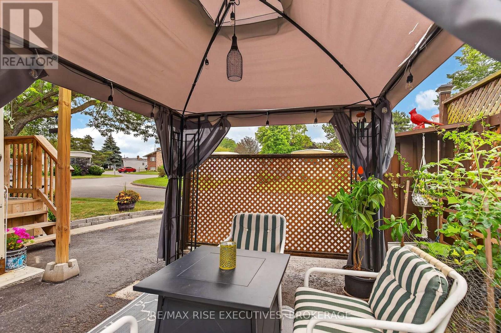 18 WENTWORTH DRIVE - 36