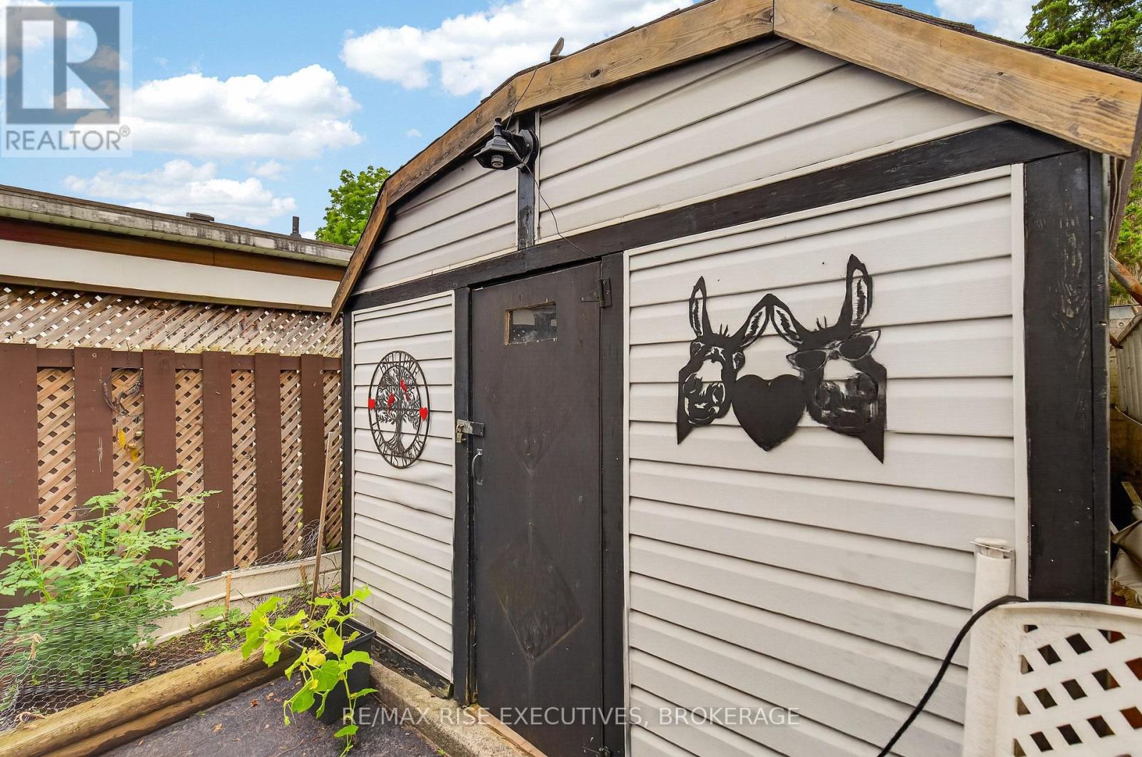 18 WENTWORTH DRIVE - 37