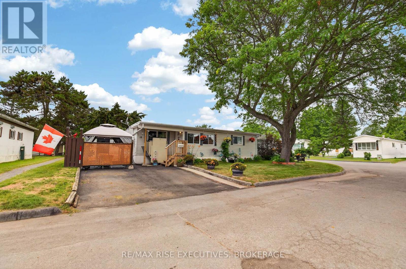 18 WENTWORTH DRIVE - 38