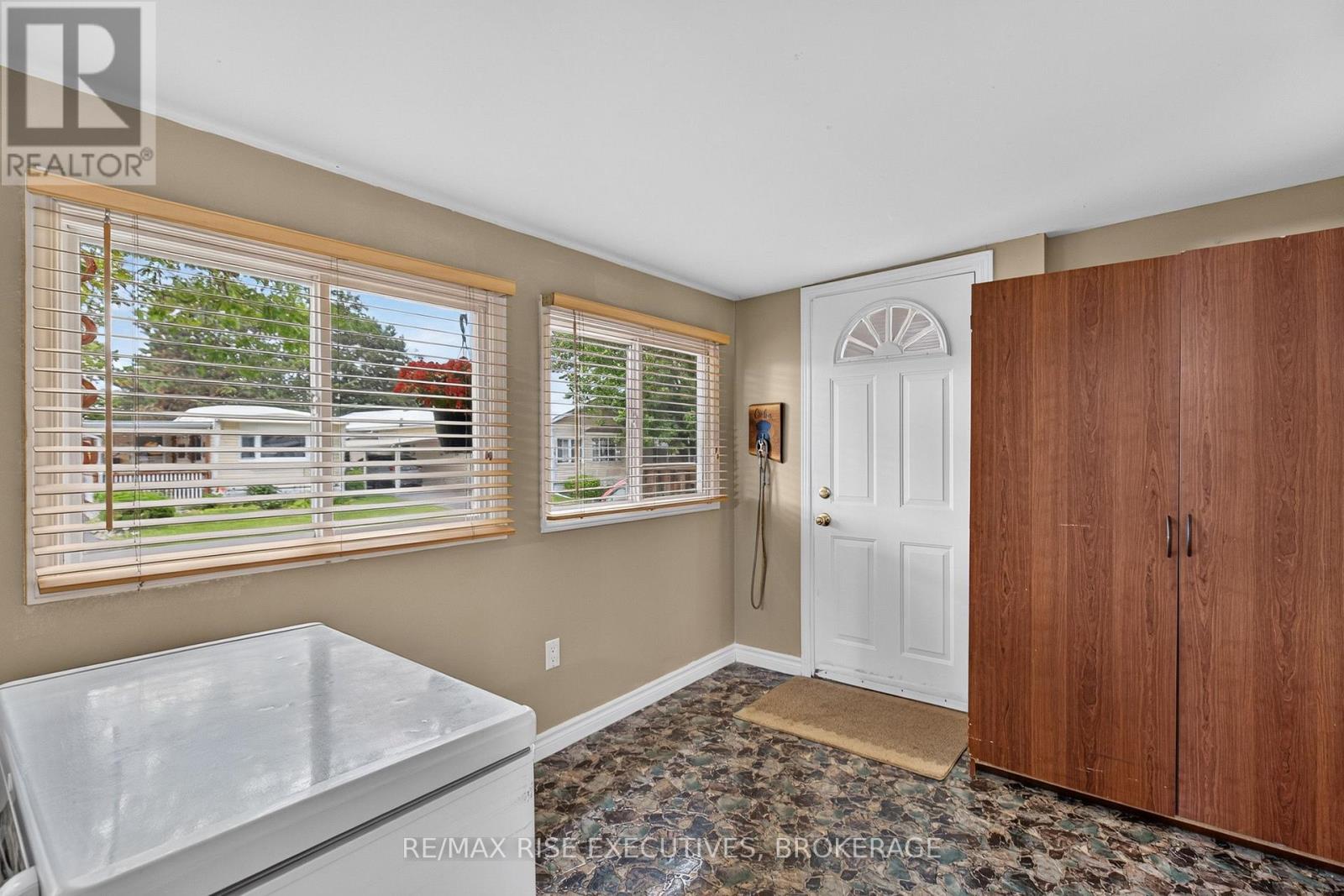 18 WENTWORTH DRIVE - 4