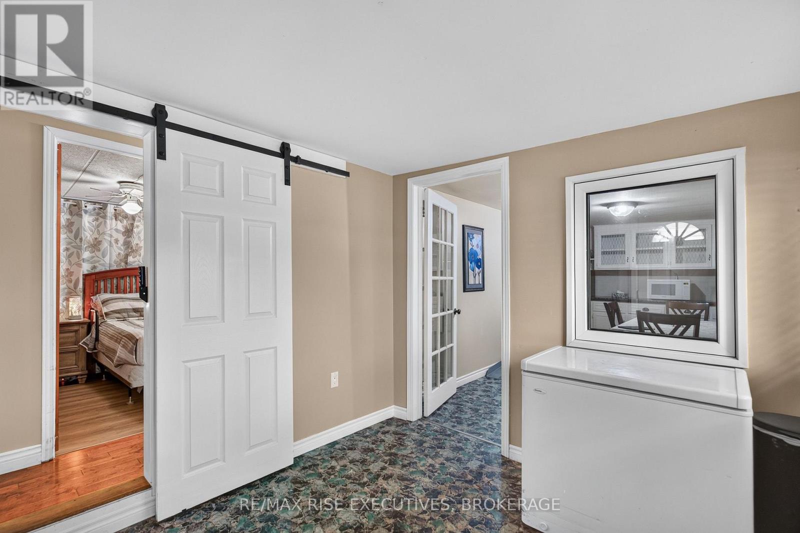 18 WENTWORTH DRIVE - 6