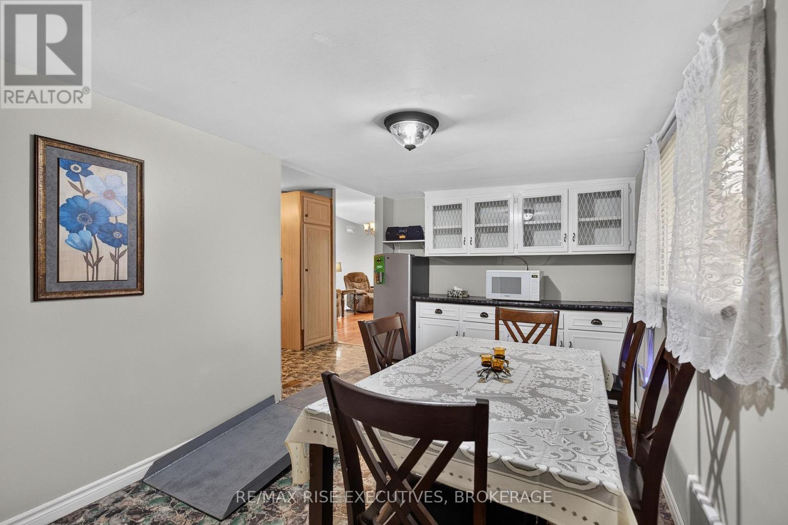18 WENTWORTH DRIVE - 9
