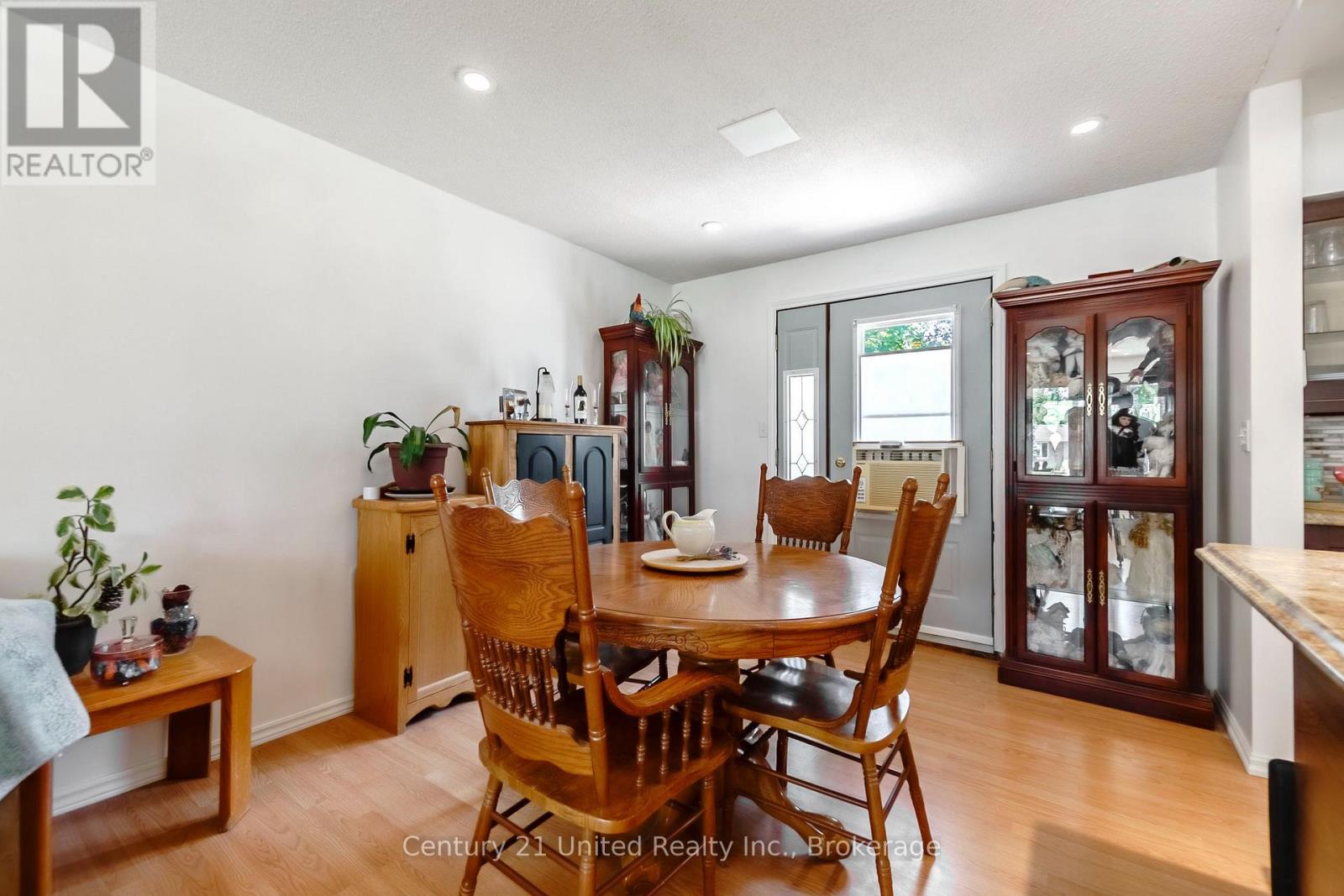 16 JANET DRIVE - 14