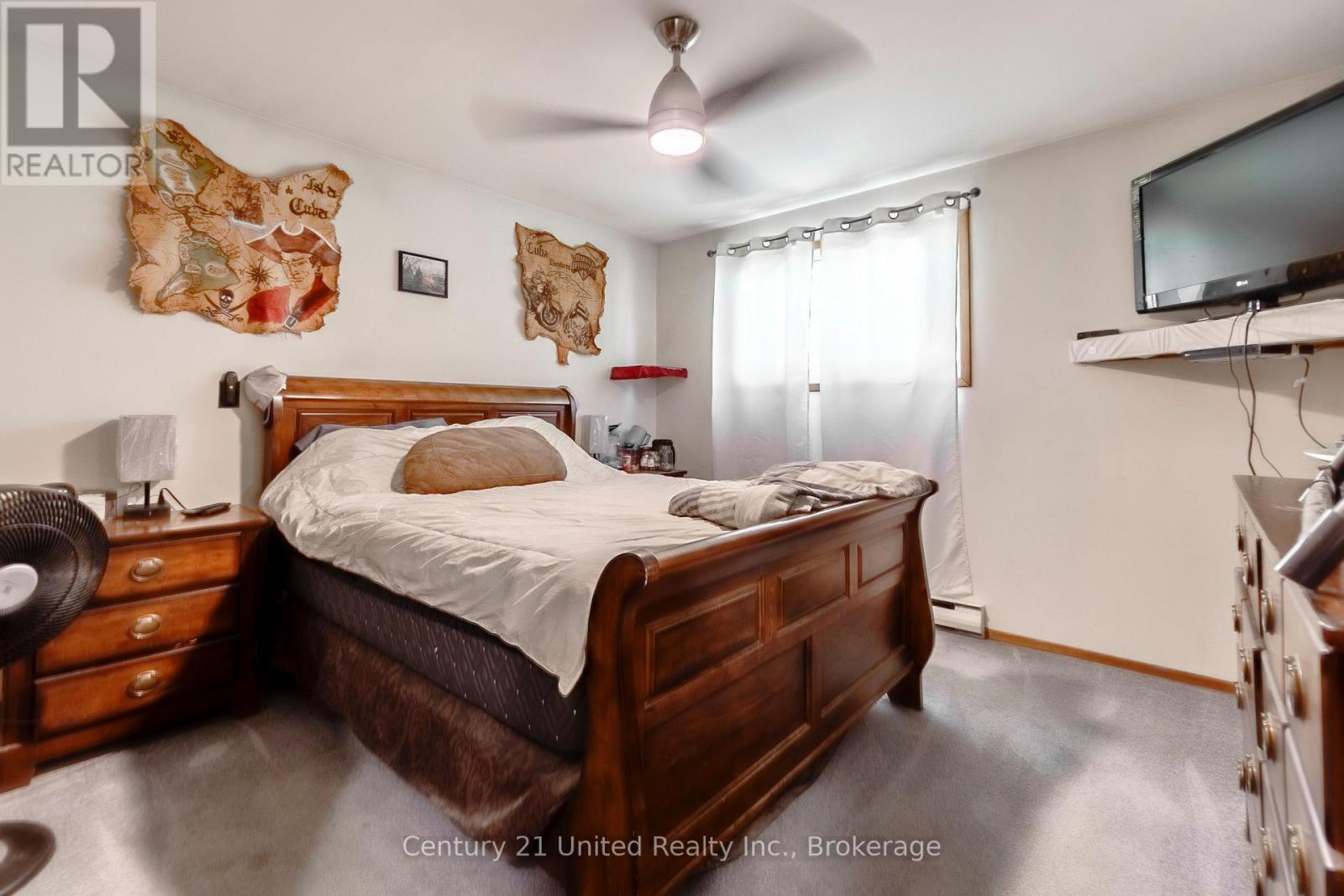 16 JANET DRIVE - 22
