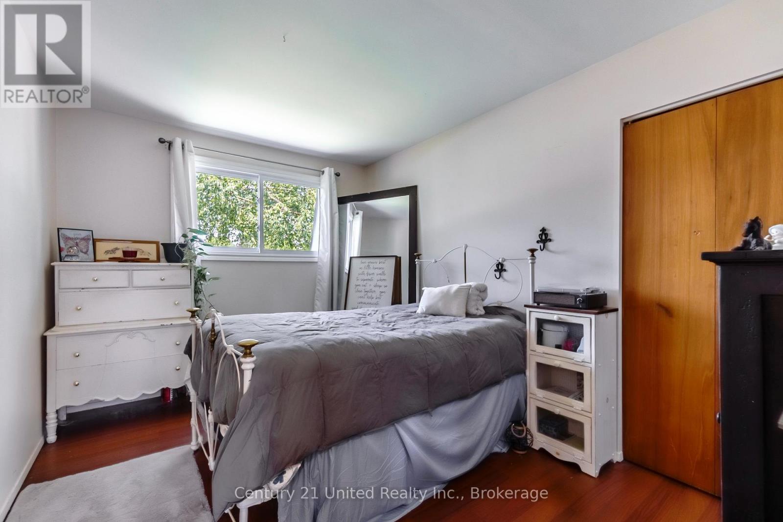 16 JANET DRIVE - 25