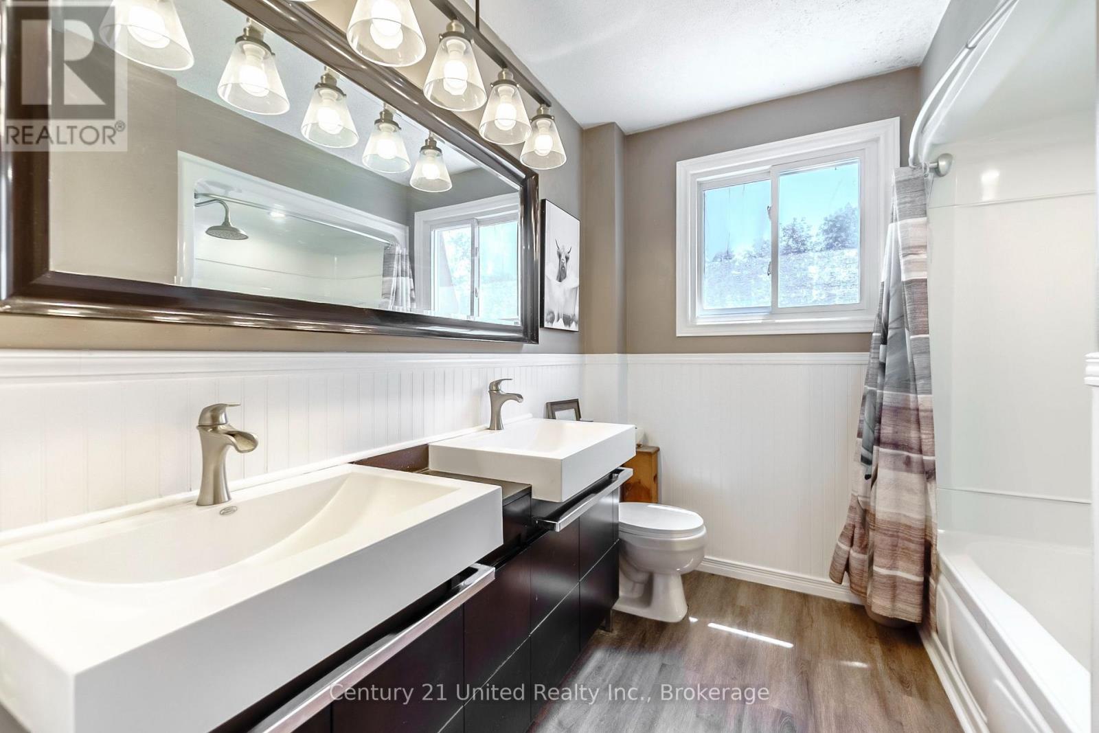 16 JANET DRIVE - 26