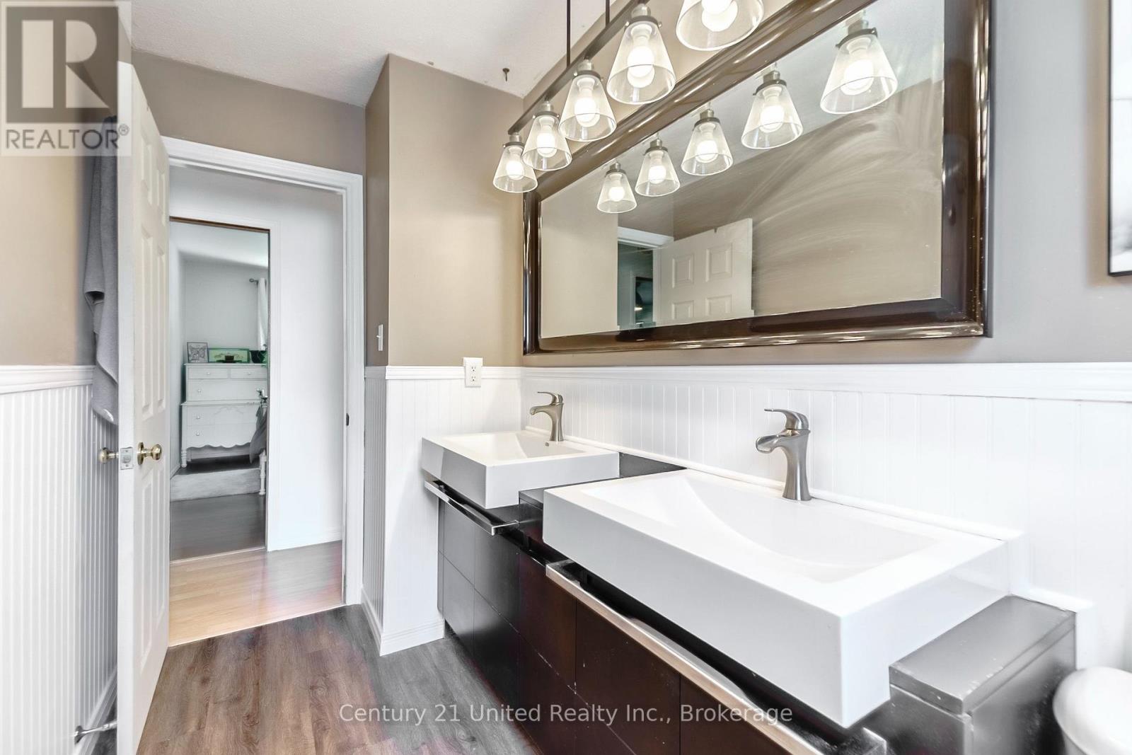 16 JANET DRIVE - 27