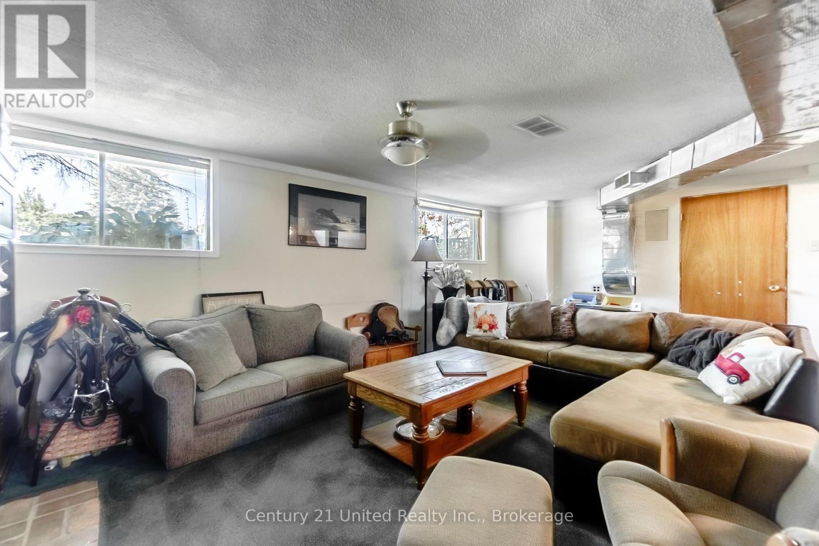 16 JANET DRIVE - 29