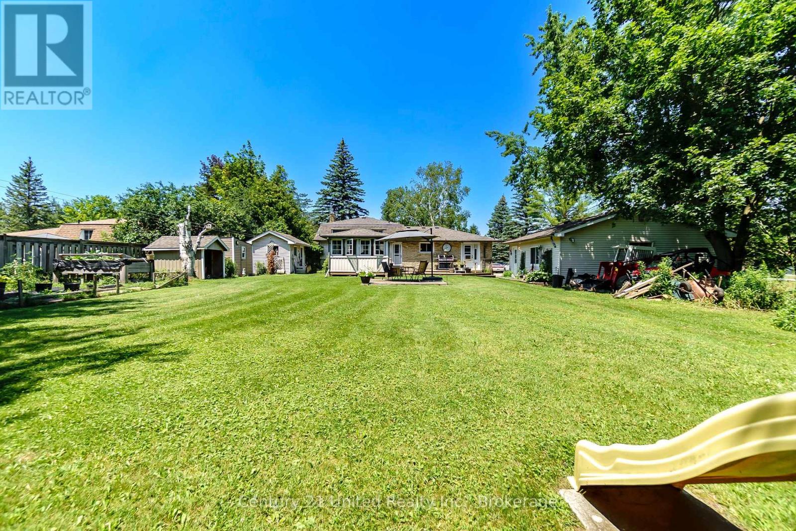 16 JANET DRIVE - 36