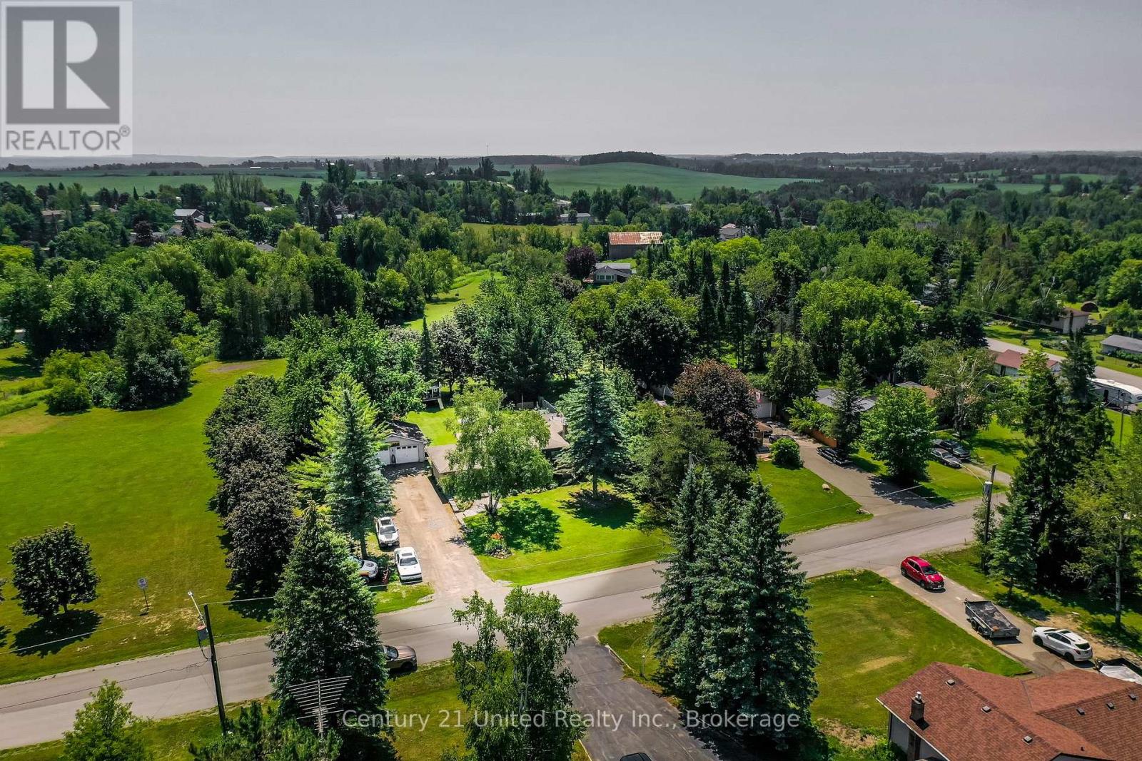16 JANET DRIVE - 38