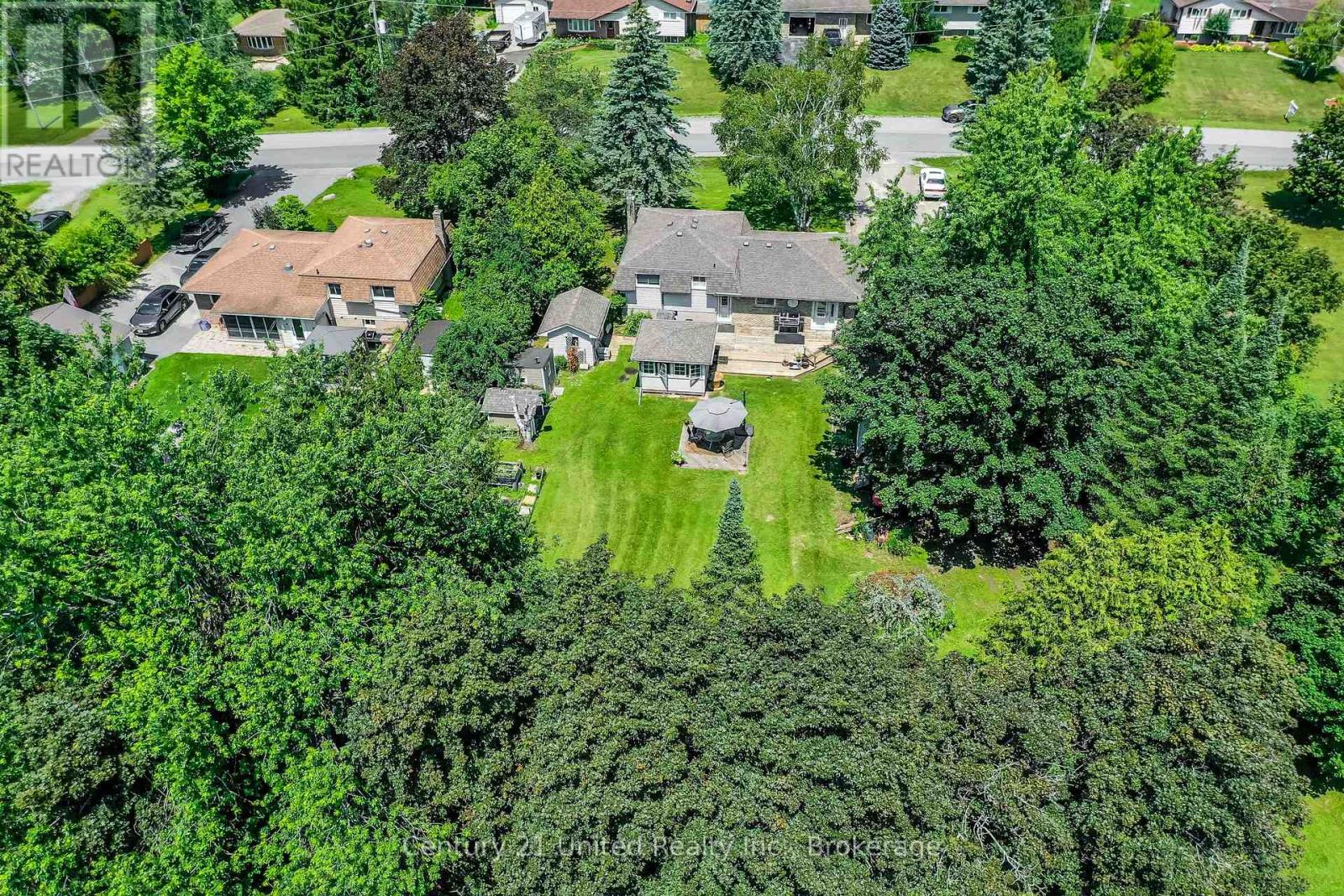 16 JANET DRIVE - 40