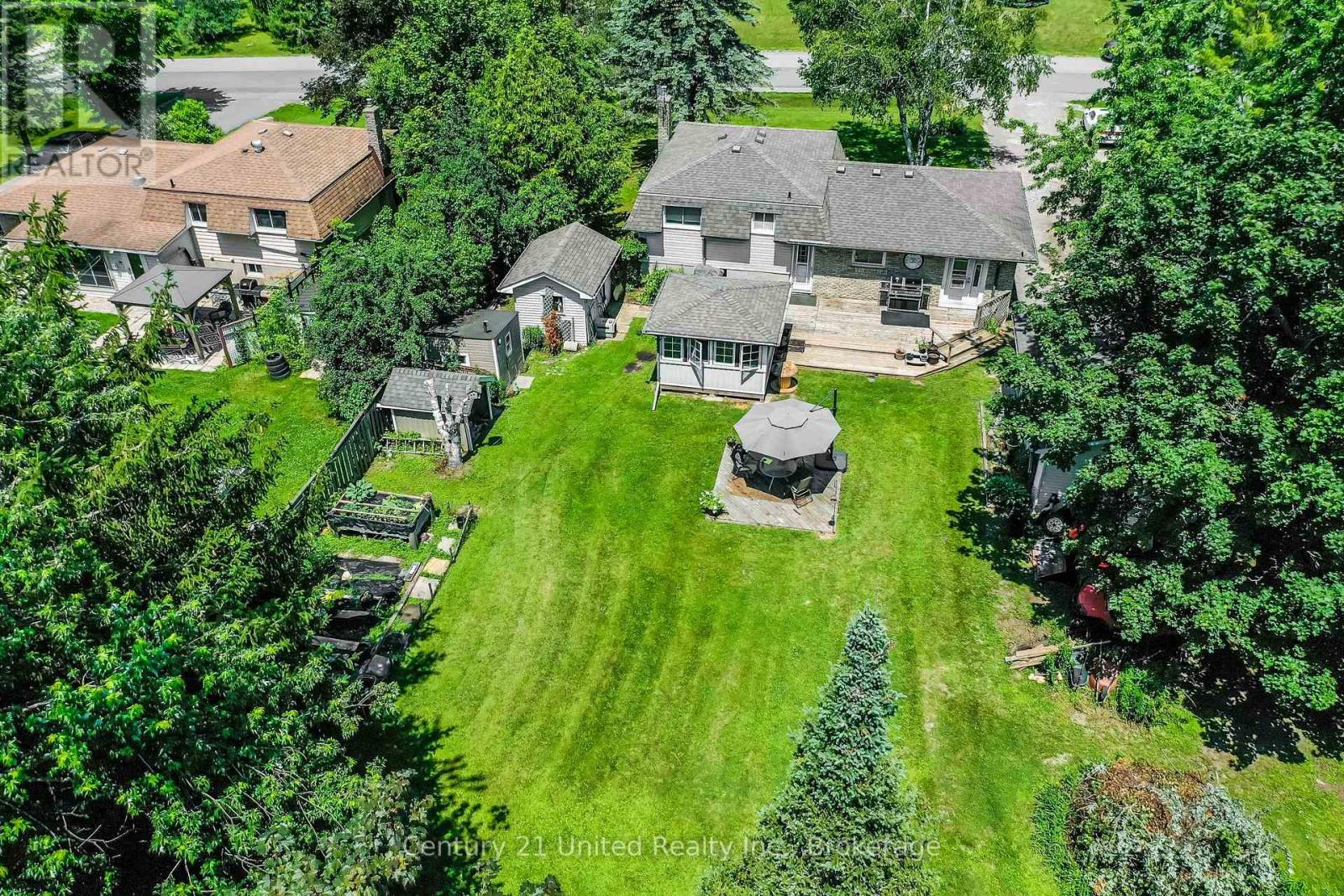 16 JANET DRIVE - 41