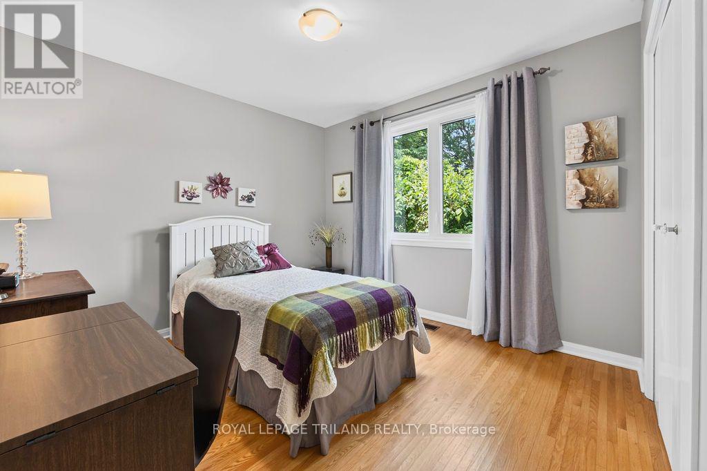 1 MILFORD CRESCENT - 16