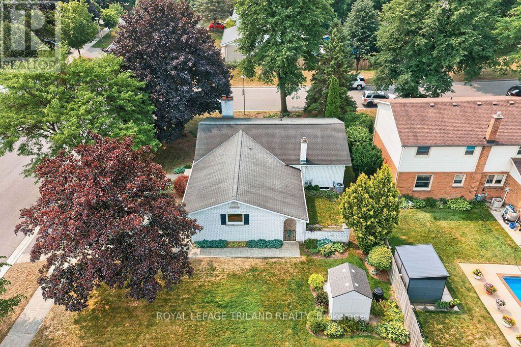 1 MILFORD CRESCENT - 2