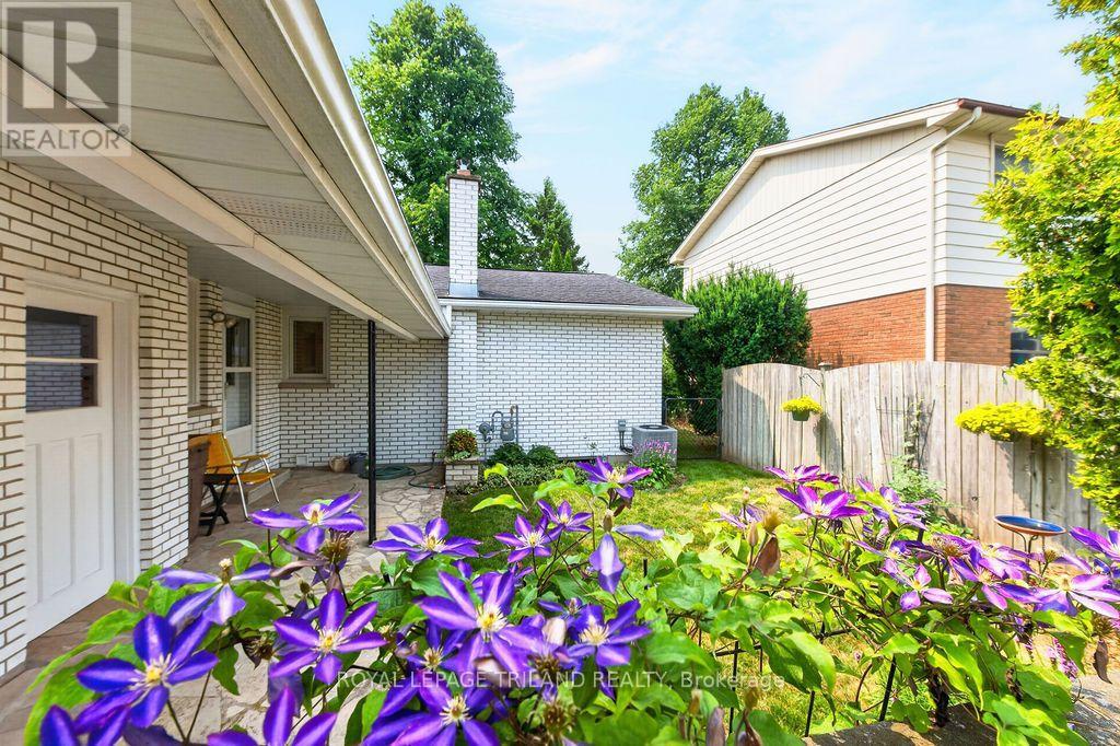 1 MILFORD CRESCENT - 30