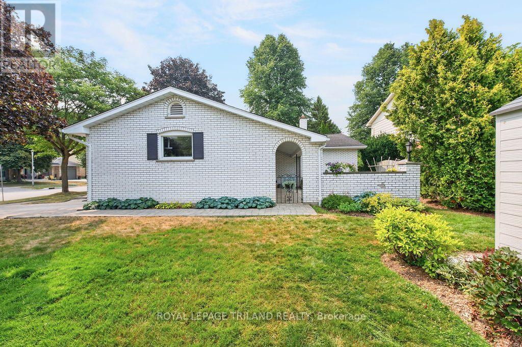 1 MILFORD CRESCENT - 31