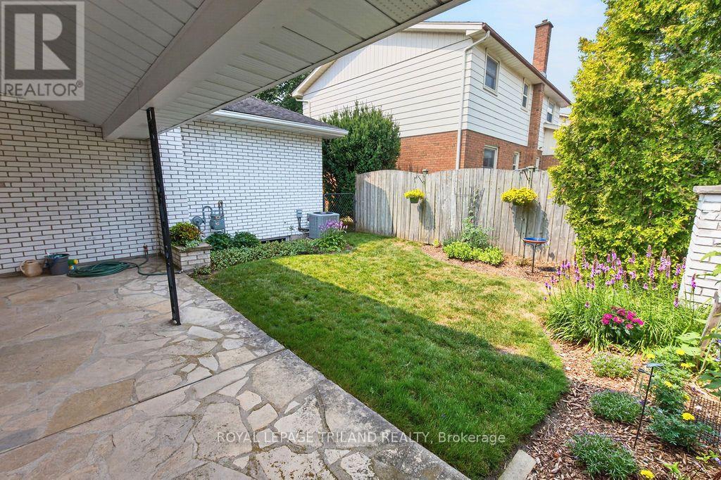1 MILFORD CRESCENT - 32