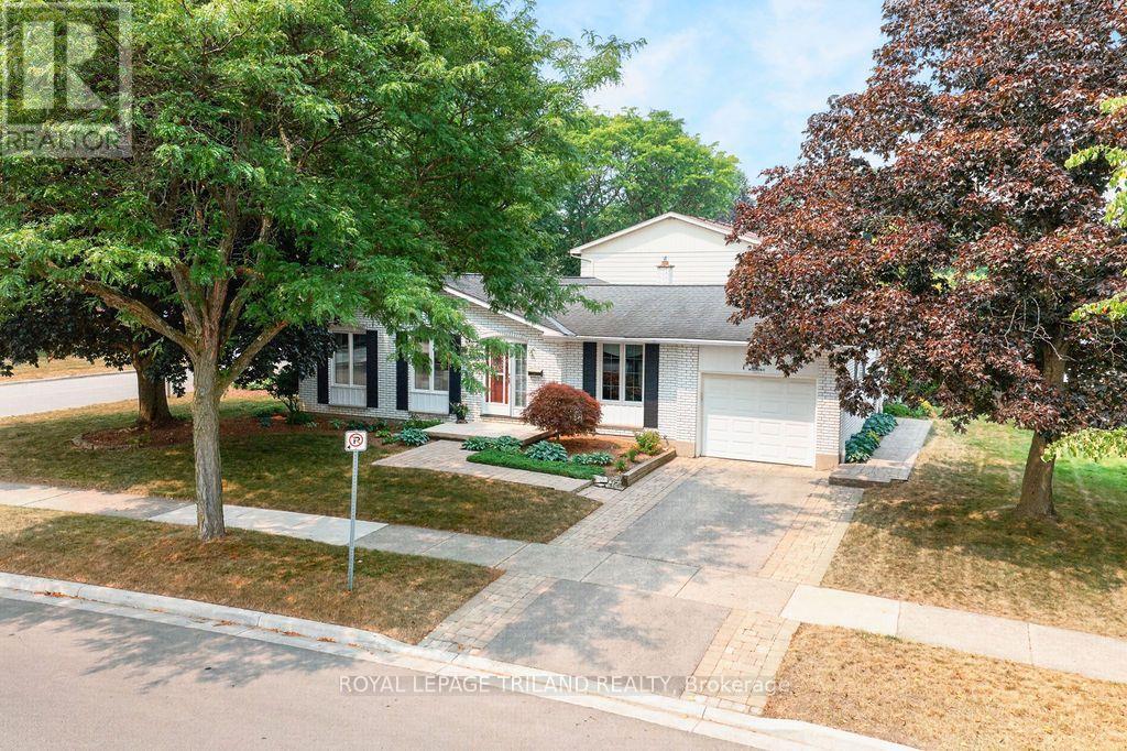 1 MILFORD CRESCENT - 33