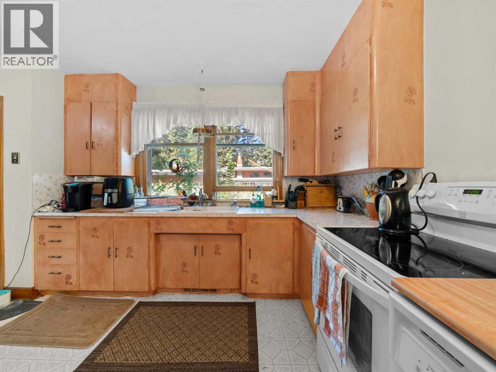 3205 4 Street SW - 16