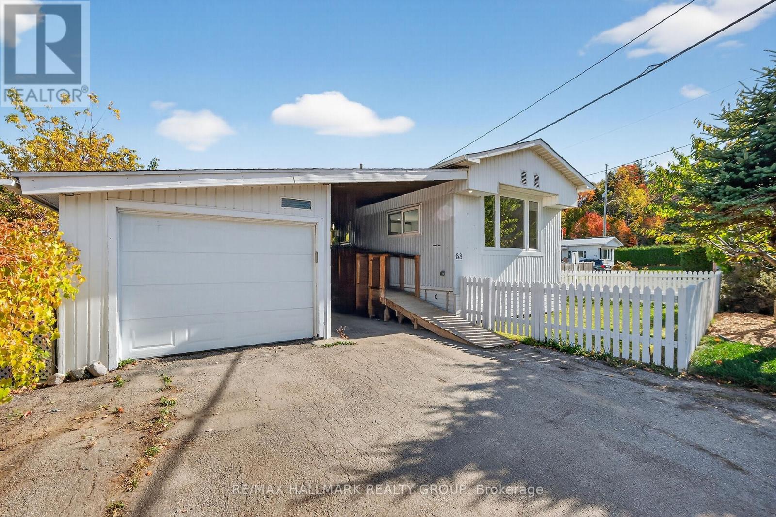 #68 3535 ST. JOSEPH BOULEVARD - 32