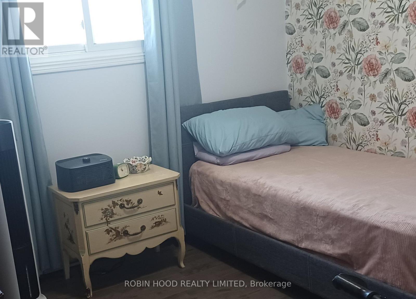 112 BORLAND STREET E - 11