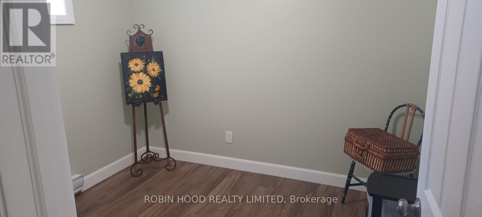112 BORLAND STREET E - 22