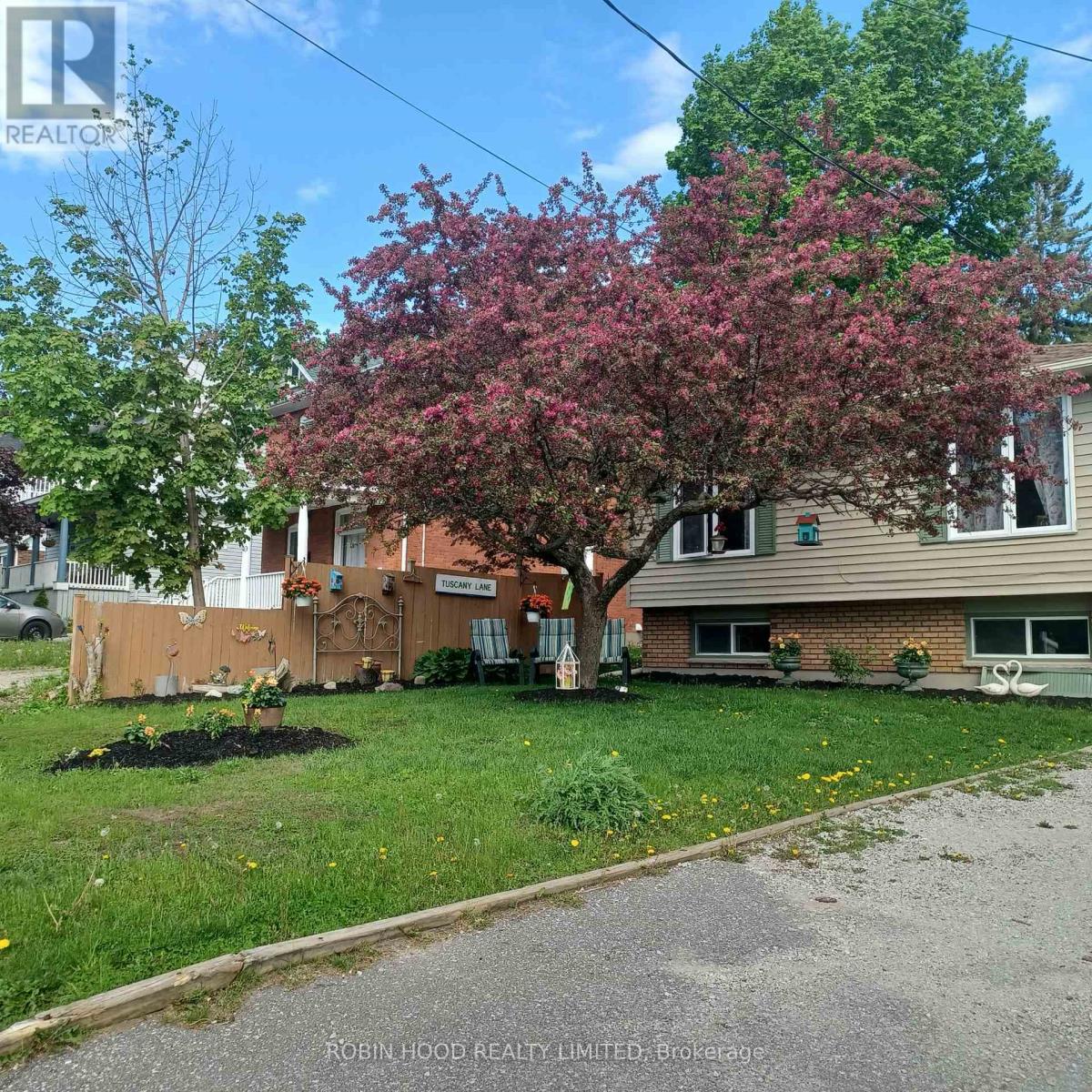 112 BORLAND STREET E - 3