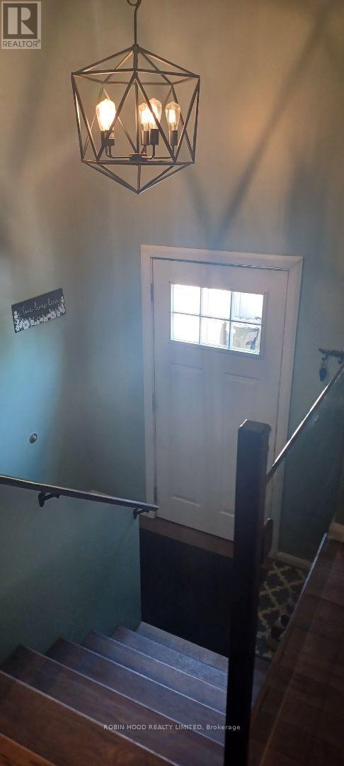 112 BORLAND STREET E - 5