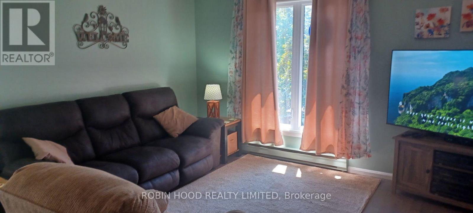 112 BORLAND STREET E - 7
